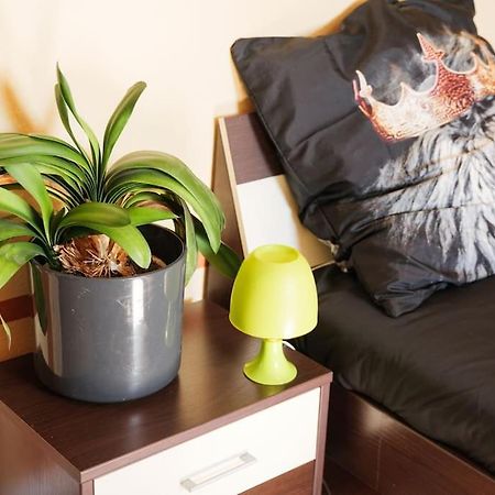 - 3-Bedroom Apartment Luxury: Central & Spacious In Duisburg & Big Tv And Kitchen - Экстерьер фото
