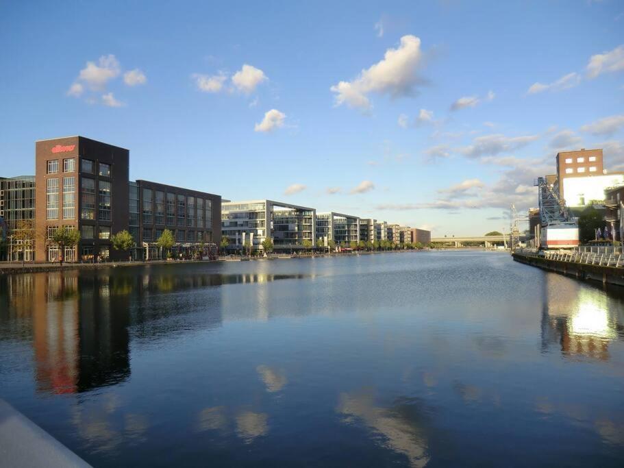 - 3-Bedroom Apartment Luxury: Central & Spacious In Duisburg & Big Tv And Kitchen - Экстерьер фото