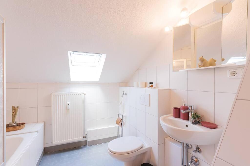 - 3-Bedroom Apartment Luxury: Central & Spacious In Duisburg & Big Tv And Kitchen - Экстерьер фото