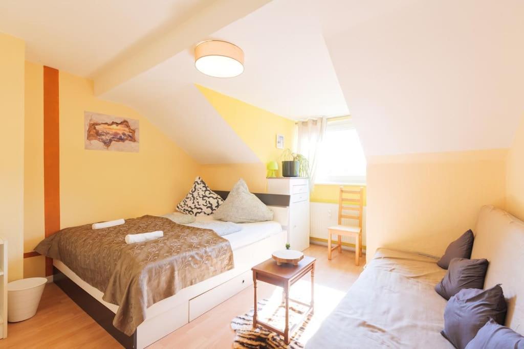 - 3-Bedroom Apartment Luxury: Central & Spacious In Duisburg & Big Tv And Kitchen - Экстерьер фото