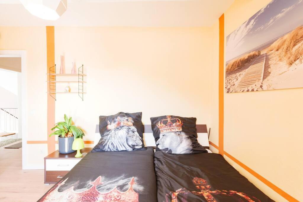 - 3-Bedroom Apartment Luxury: Central & Spacious In Duisburg & Big Tv And Kitchen - Экстерьер фото